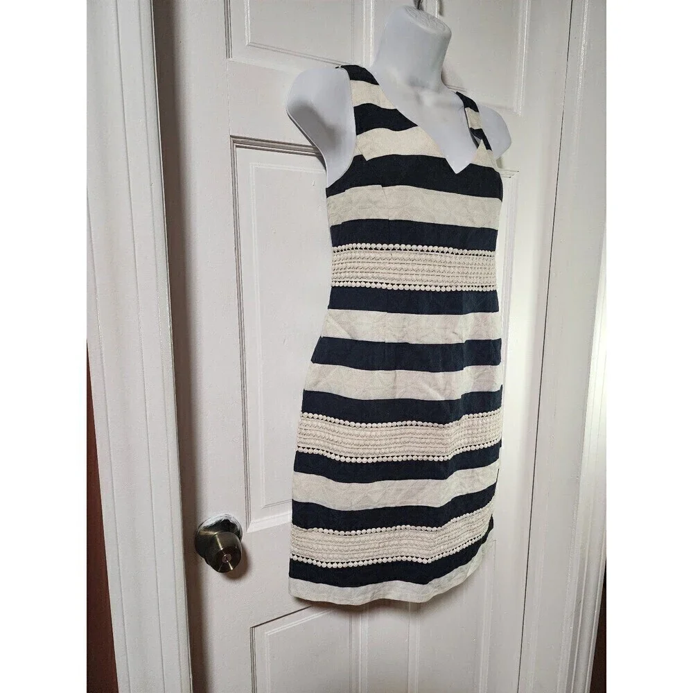 Just Taylor Just TaylorClassic and Timeless Black and lvory Striped V-Neck 4 - Picture 9 of 12